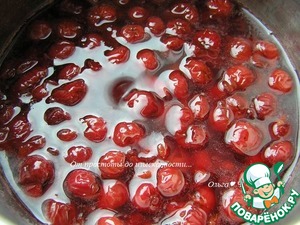 Открытый пирог с вишней