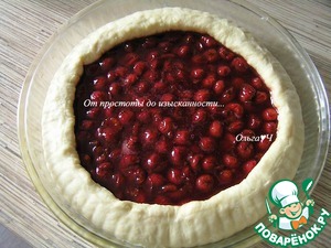 Открытый пирог с вишней