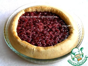 Открытый пирог с вишней