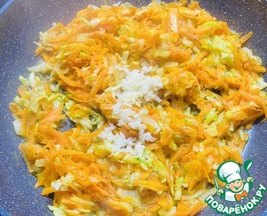 Рулет из фарша индейки с овощами и яйцами