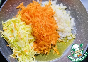Рулет из фарша индейки с овощами и яйцами