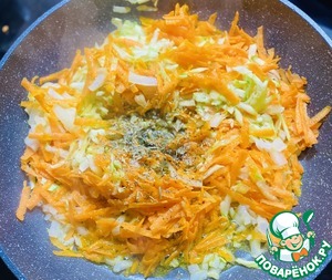 Рулет из фарша индейки с овощами и яйцами