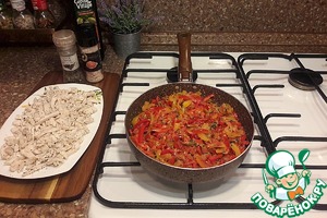 Кесадилья с курицей, овощами, зеленью, сыром