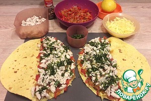 Кесадилья с курицей, овощами, зеленью, сыром