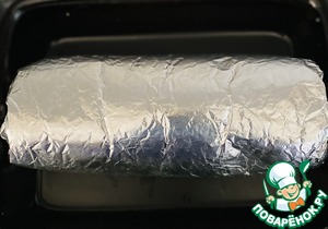 Рулет из фарша индейки с овощами и яйцами