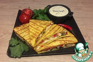 Кесадилья с курицей, овощами, зеленью, сыром