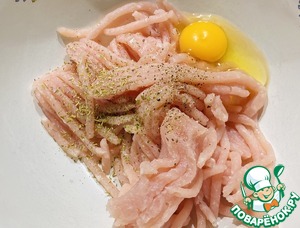 Рулет из фарша индейки с овощами и яйцами