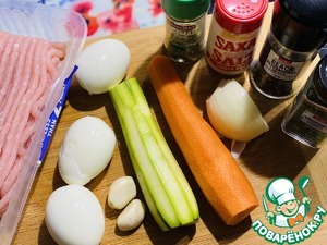 Рулет из фарша индейки с овощами и яйцами