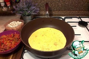 Кесадилья с курицей, овощами, зеленью, сыром