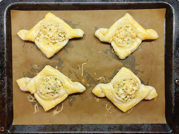 Слойки с курицей и сыром