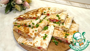 Лаваш с яйцом, помидором и сыром