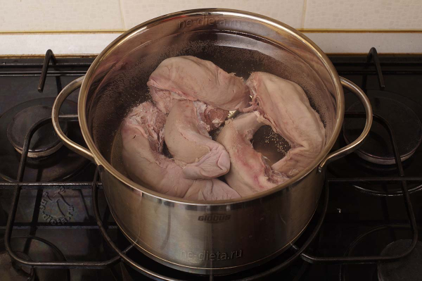 Язык с грибами и орехами Язык с грибами и орехами