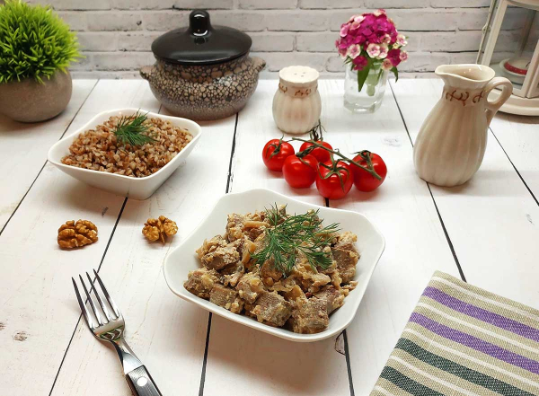 Язык с грибами и орехами Язык с грибами и орехами