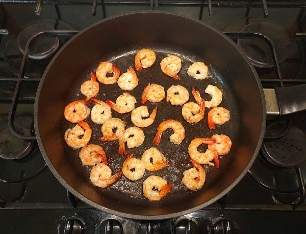 Салат «Цезарь» с креветками Салат «Цезарь» с креветками