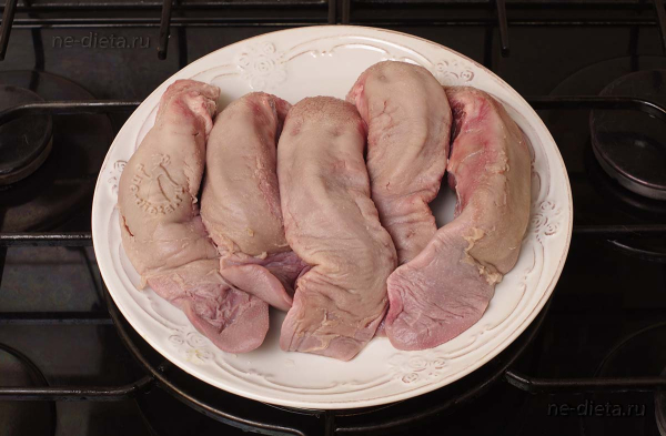 Язык с грибами и орехами Язык с грибами и орехами