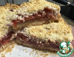 Насыпной пирог с клубникой