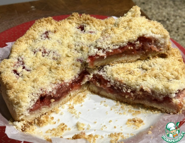 Насыпной пирог с клубникой
