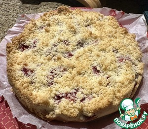 Насыпной пирог с клубникой