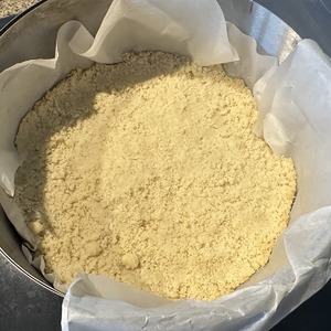 Насыпной пирог с клубникой